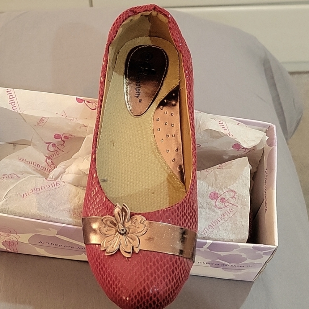 WOMEN'S PAIRENDIPITY RED FLAT SLIP-ONS - SIZE 9